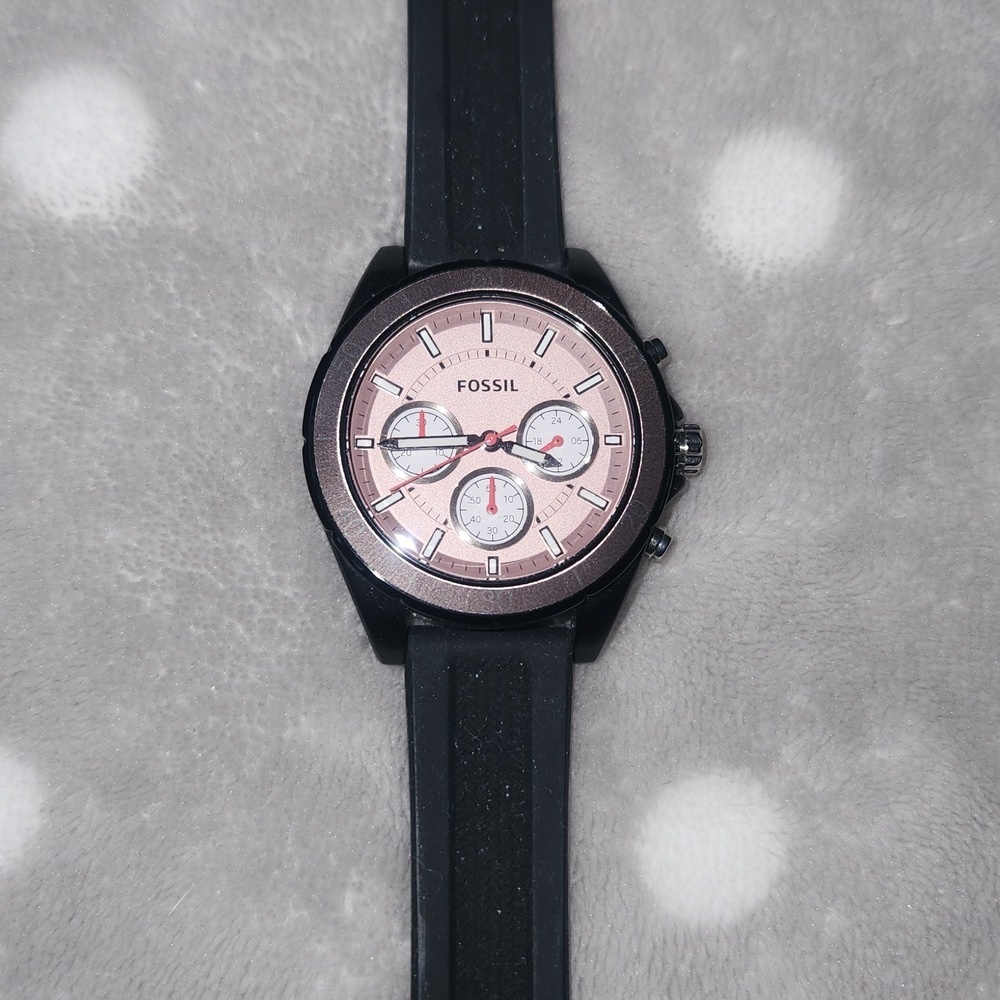 Woman's Fossil  Watch Like new but *NEEDS A NEW BATTERY